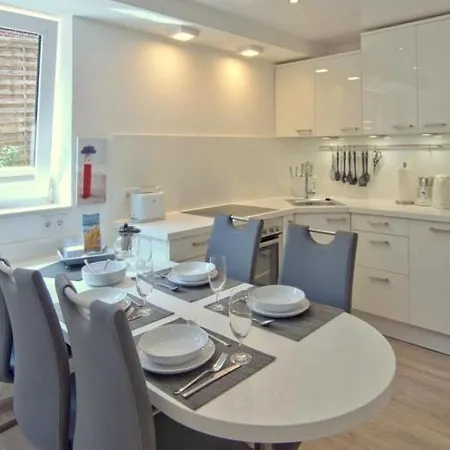 Iris 8 - Ruhige Souterrain-wohnung In Der Friesenstraße Apartment Wangerooge