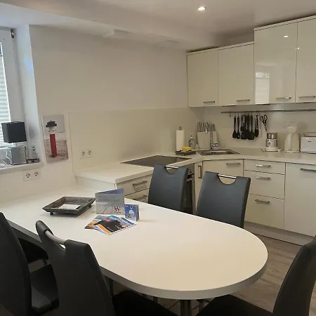 Iris 8 - Ruhige Souterrain-wohnung In Der Friesenstraße Wangerooge