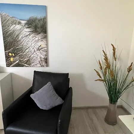 Apartment Iris 8 - Ruhige Souterrain-wohnung In Der Friesenstraße